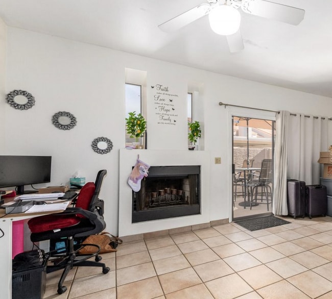 Building Photo - Townes at South Park