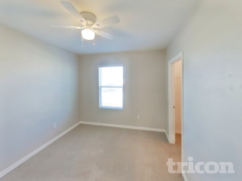 Building Photo - 4127 Willow Hammock Dr