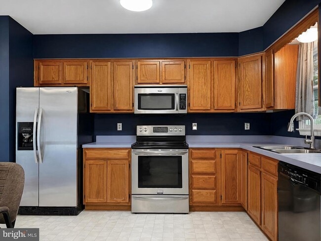 Building Photo - 8433 Sailboat Ln