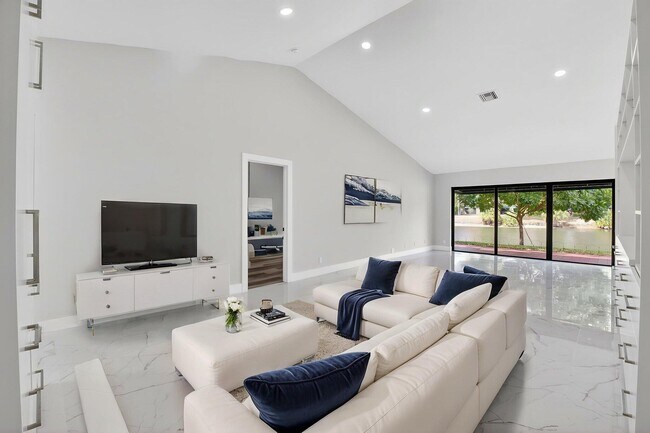 Building Photo - 6545 Las Flores Dr