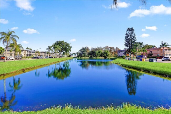 Building Photo - 694 Brittany Park