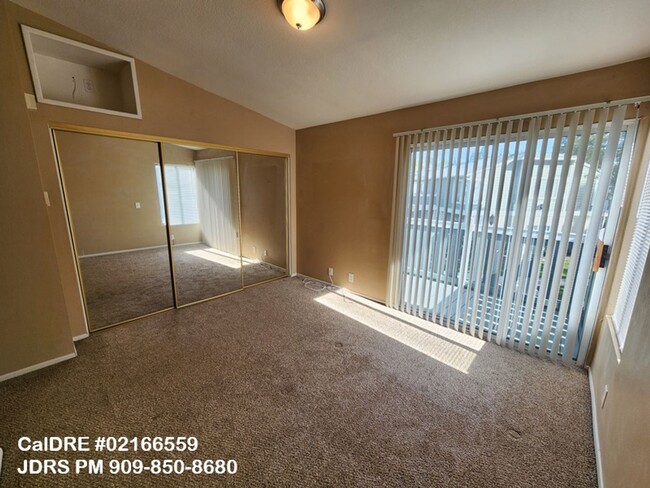 Building Photo - Price Lowered! Ontario 2 bedroom Townhouse