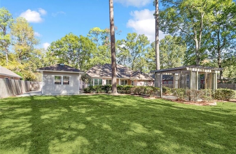 Building Photo - 350 Greenleaves Blvd