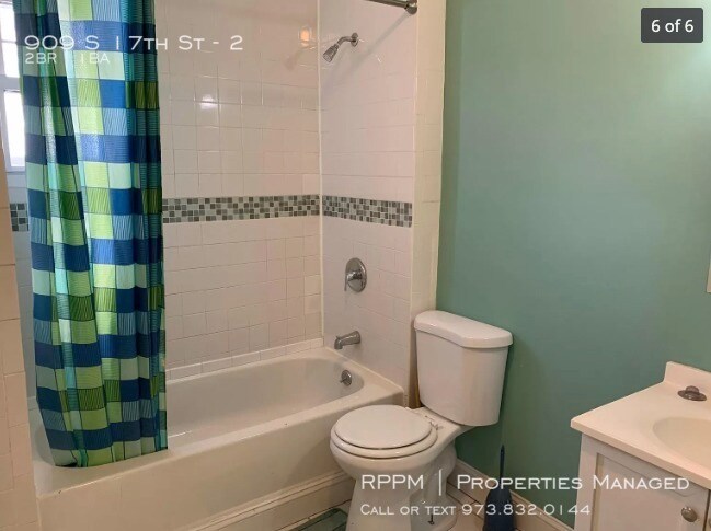 Building Photo - 909 S 17th St - 2 - 2 beds, 1 full bath