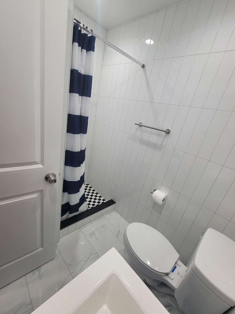 bath in bedroom 1 - 3219 Hamilton St