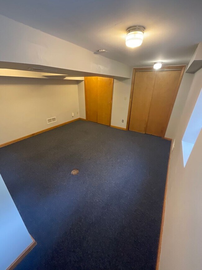 Building Photo - Charming 3 Bed 2 Bath Home! *2027*