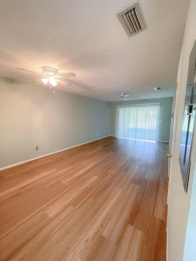 Building Photo - 6010 Indrio Rd