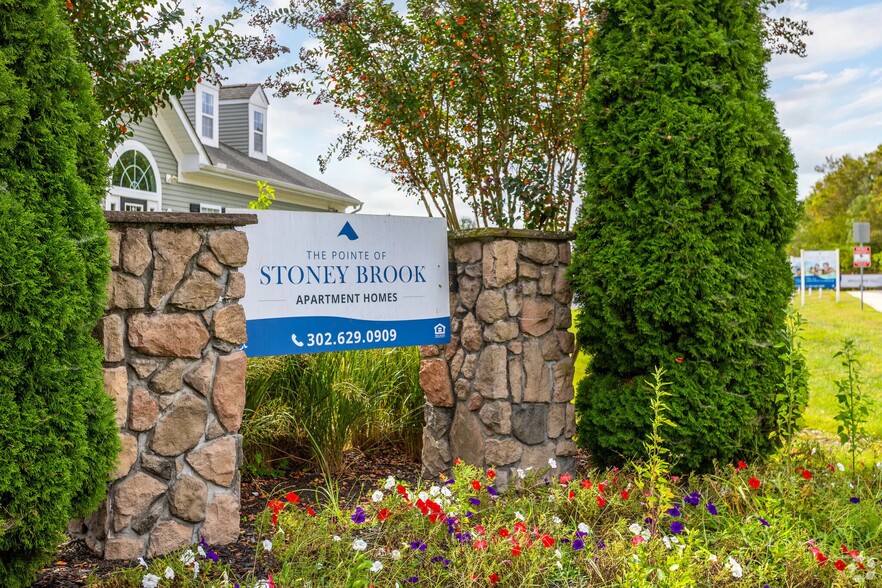 Building Photo - 23033 Meadow Wood Ct