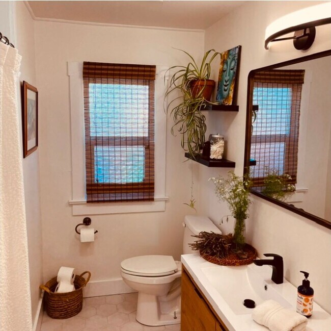 Building Photo - 2 bedroon 1 bath home