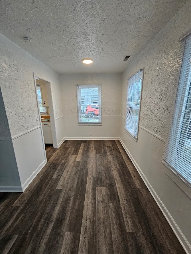 Building Photo - 9137 Hibben Ave