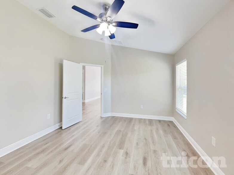 Building Photo - 6681 Freeport Dr