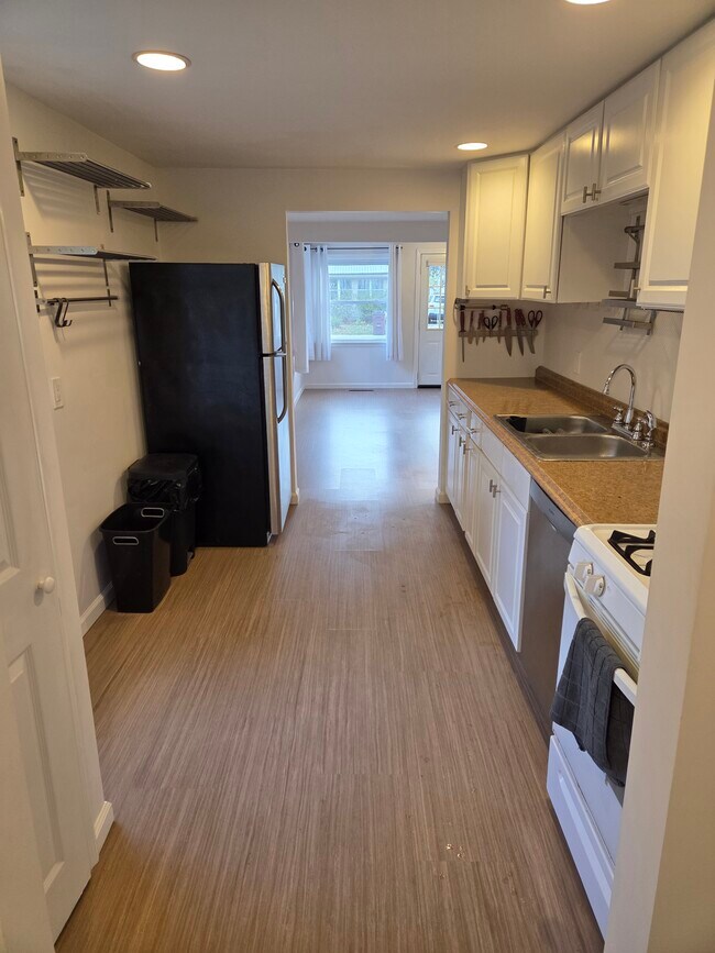 Building Photo - 176 W North St