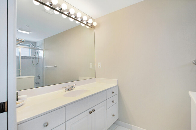 Building Photo - 8600 S Ocean Dr