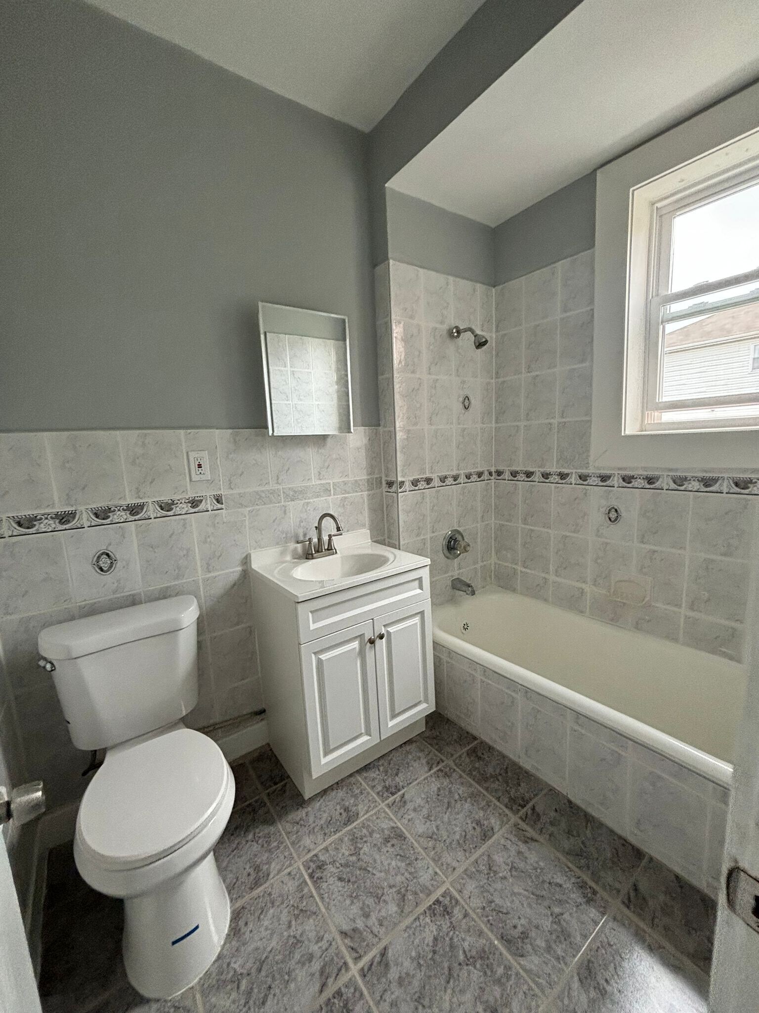 372-374 S 20th St 7 - 376 S 20th St