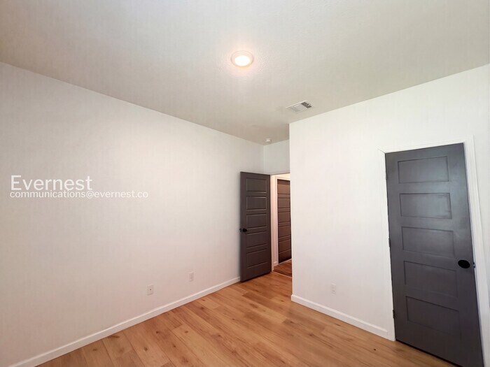 Building Photo - 705 Freedom Cir