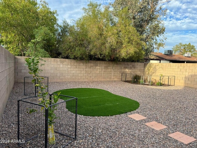 Building Photo - 1916 E Inverness Ave