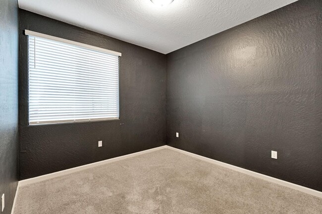 Building Photo - 141 Reunion Wy S