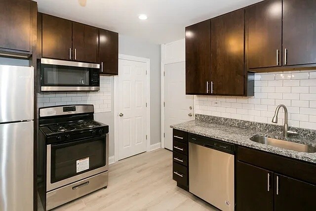 Building Photo - 834 N Mozart St