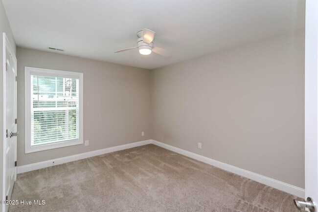 Building Photo - 1202 Woods Ct