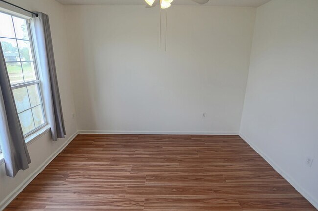 Building Photo - 1603 Preswick