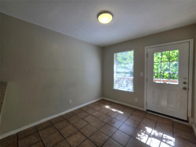 Building Photo - 2200 Katy Ln