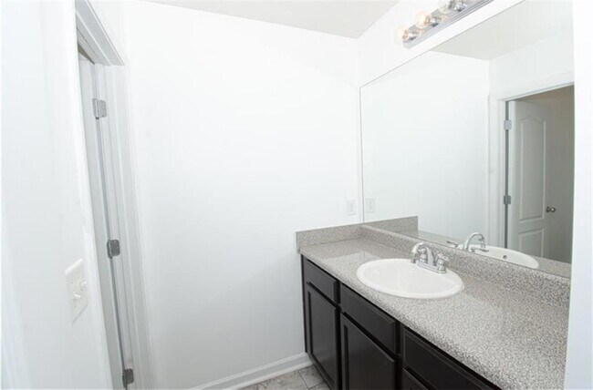 Building Photo - 162 Townview Dr