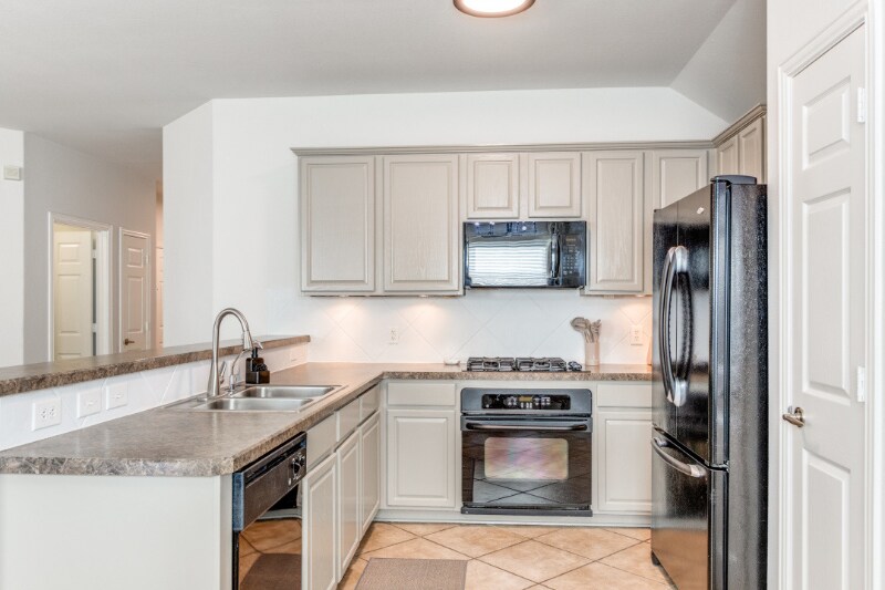 Building Photo - 8421 Green Ash Dr