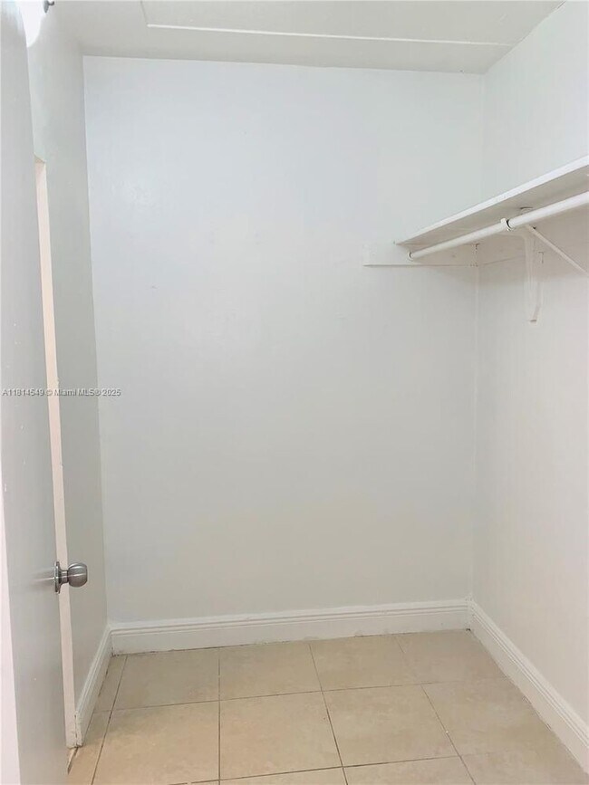 Building Photo - 619 NE 88th St