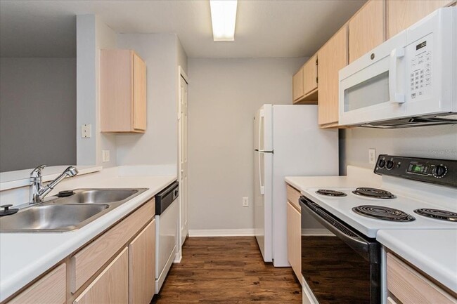 Building Photo - 5455 Vineland Rd