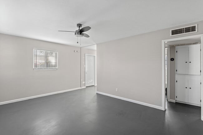 Building Photo - 12th Street Townhomes