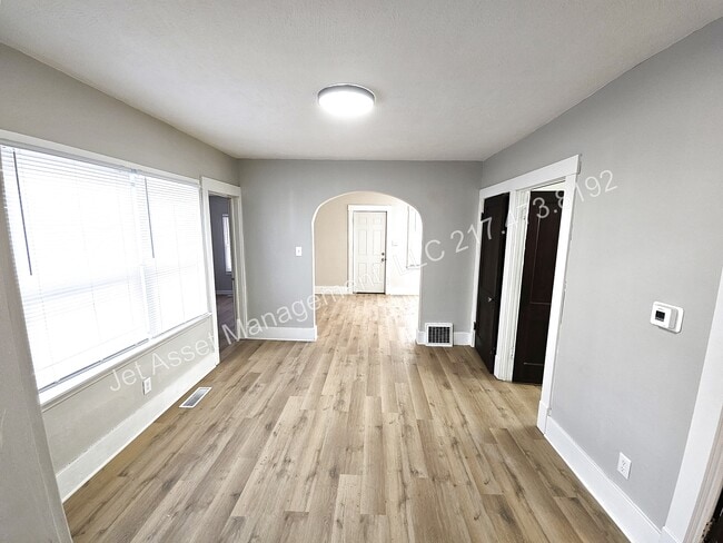Building Photo - Beautifully updated 2 bedroom home for rent!