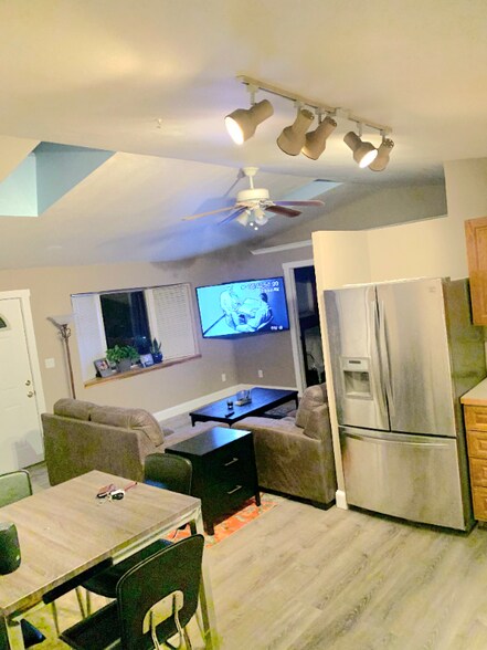 Building Photo - 5655 W 2nd Ave