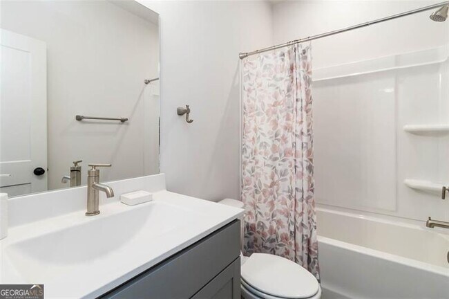 Building Photo - 964 N Circle Dr NW