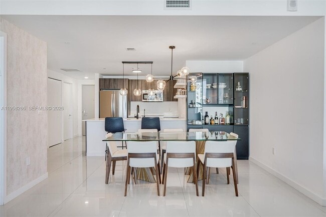 Building Photo - 488 NE 18th St