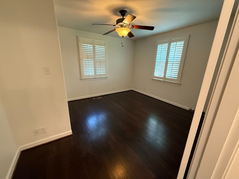 Building Photo - 2207 Pinewood Rd