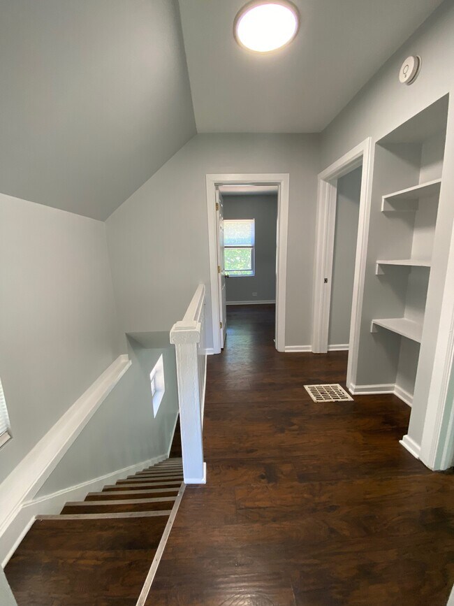 Building Photo - 8854 S Wabash Ave