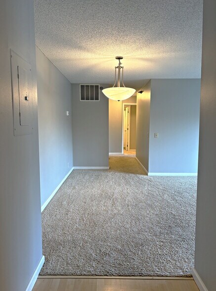 Dining Area - 6155 Chasewood Pkwy