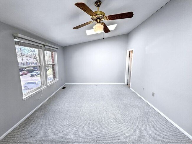 Building Photo - Charming 2-Bedroom Home with Modern Amenit...