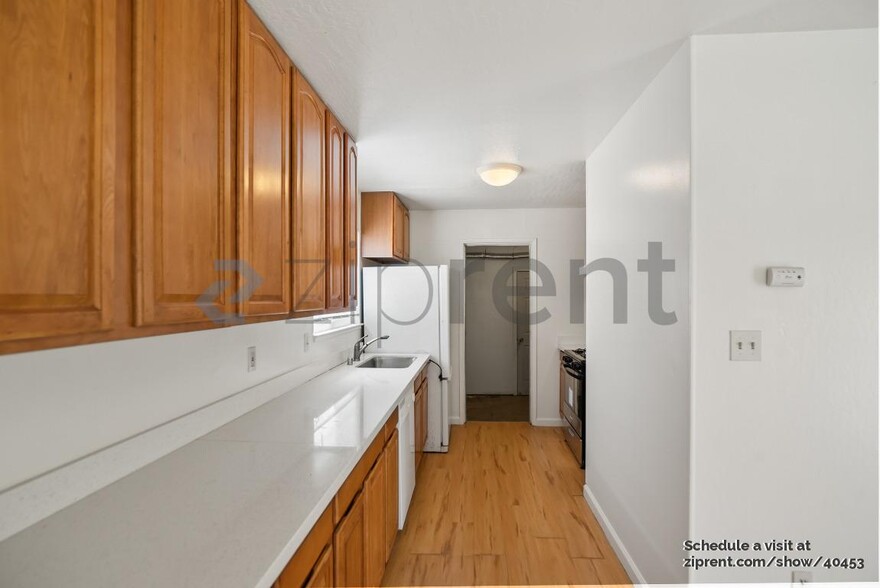 Building Photo - 3160 Birmingham Dr