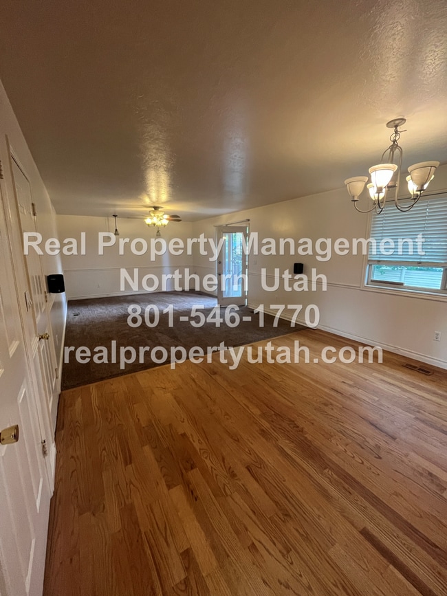 Building Photo - Large 5 Bedroom Home In Farmington Availab...
