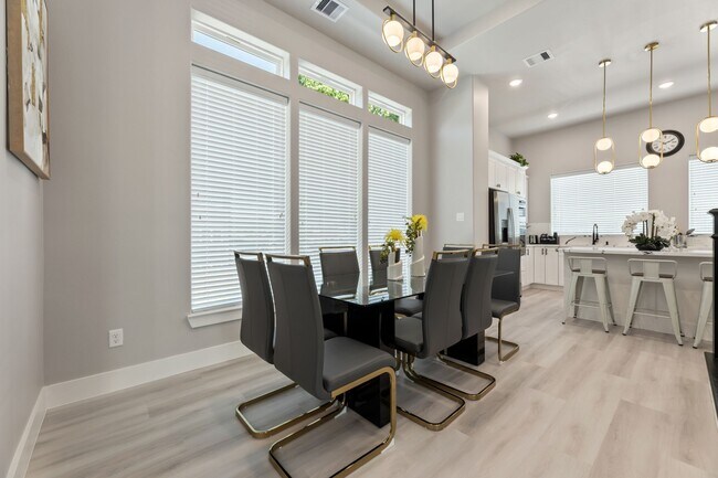 Building Photo - 8521 Brandon St