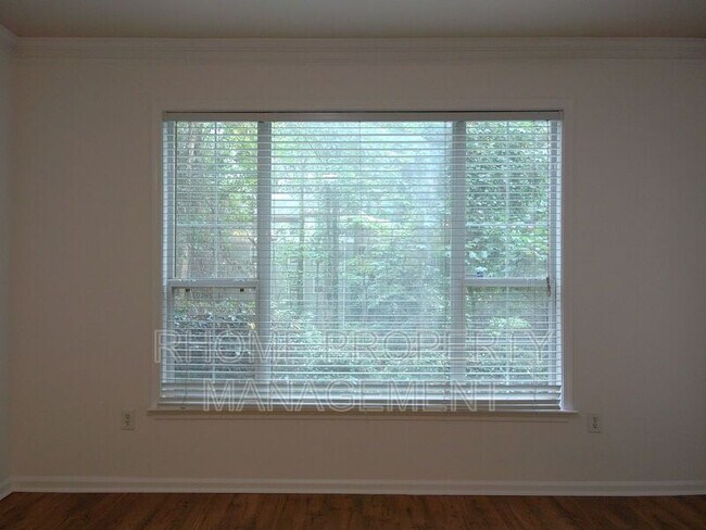 Building Photo - 2400 Cumberland Pkwy SE