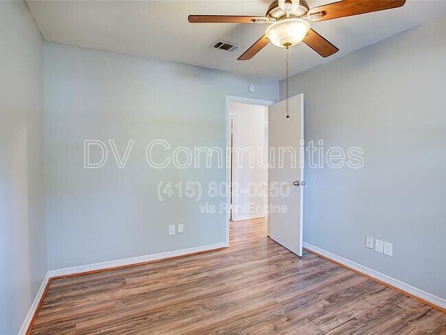 Building Photo - 2103 Goodwin Dr