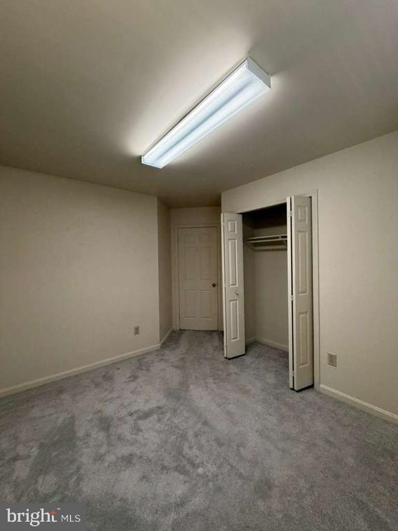Building Photo - 5976 Norham Dr