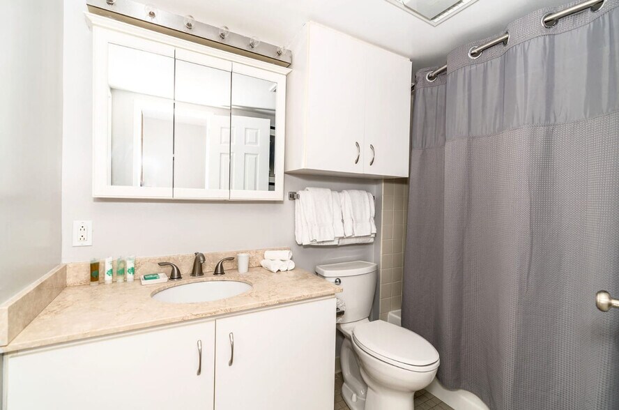 Building Photo - 127 Greyrock Pl