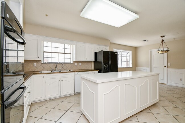 Building Photo - 11906 Pepperdine Ln
