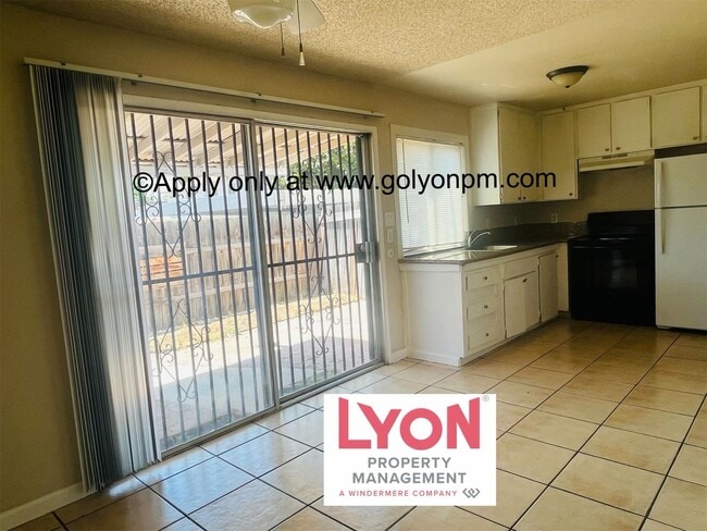 Building Photo - Darling, Spacious 3 bedroom Condo in beaut...