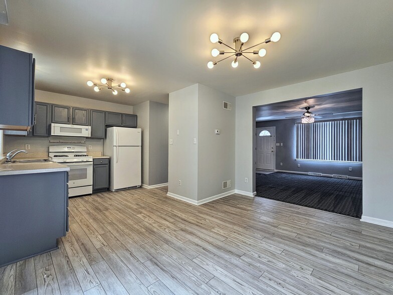 Building Photo - 160 Riders Way