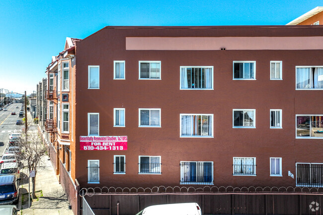 Building Southern side - Kensington Manor Apartments