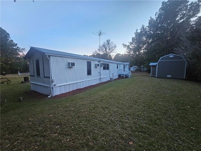 Building Photo - 1201 Floyd Dr NE